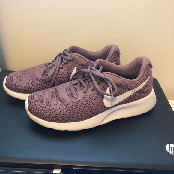 mauve nike tanjun